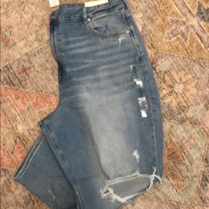 AE Curvy Mom Jean